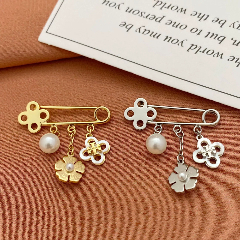 Tory Burch Pearl Inlay Clover Flower Pendant Brooch Metal